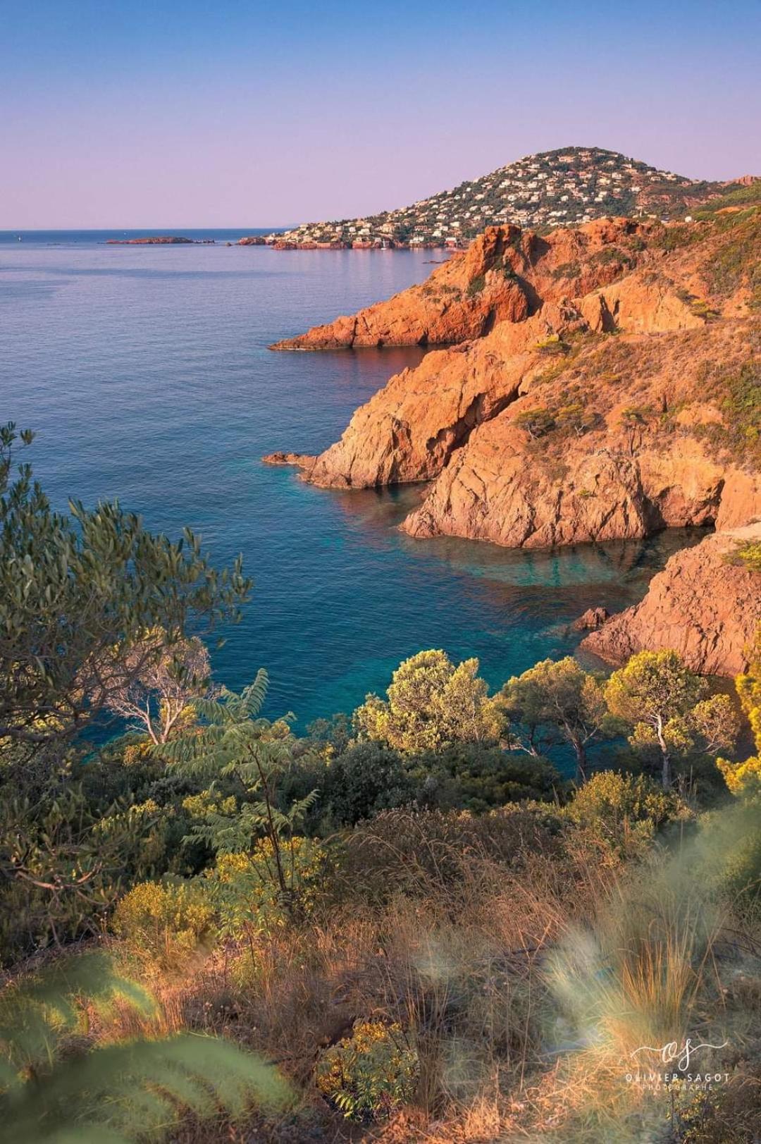 Petit Paradis Vue Mer- Plage Et Calanques A 3 Mn Saint-Raphaël Exterior foto