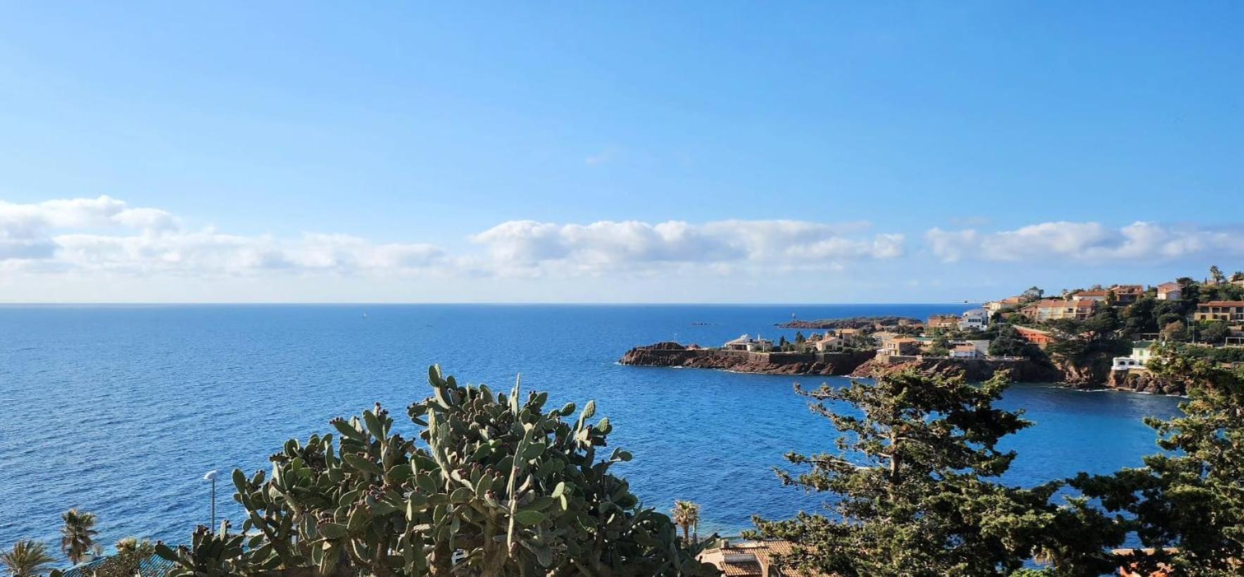 Petit Paradis Vue Mer- Plage Et Calanques A 3 Mn Saint-Raphaël Exterior foto